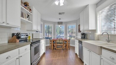 007_KITCHEN AREA