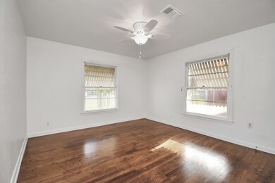 26 Penway St, Houston, TX 77022 - photo 7