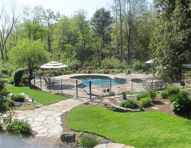 360 S Pleasant St, Amherst, MA 01002 - photo 2