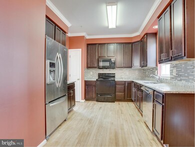 5606 Silk Tree Dr, Riverdale, MD 20737 - photo 5