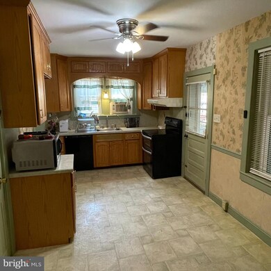 128 S Main St, Perkasie, PA 18944 - photo 6