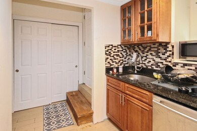 64 Cedar St unit R, Wellesley Hills, MA 02481 - photo 4