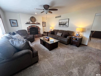 284 Westport Rd, Galesburg, IL 61401 - photo 5