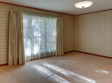 303 Malcom St-6