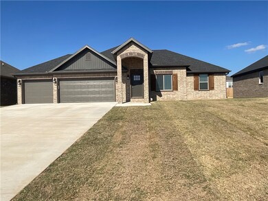 852 Sugar Loaf St, Prairie Grove, AR 72753 - photo 2