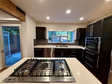 2302 Oakwood Ave, Venice, CA 90291 - photo 2