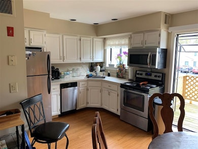 133 Colonial Dr unit 704, White River Junction, VT 05001 - photo 3