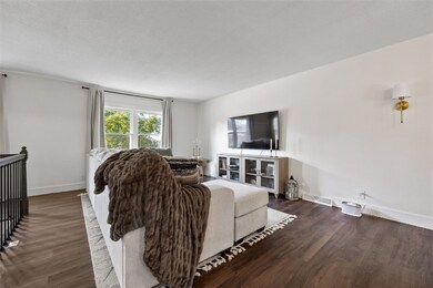 390 Crandall Dr NE, Cedar Rapids, IA 52402 - photo 5