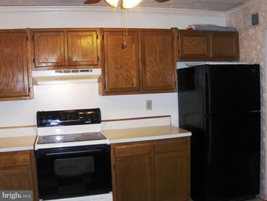 6412 Bear Ct, Waldorf, MD 20603 - photo 3