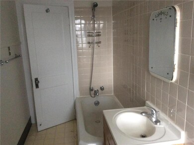 120 W Center St unit Castle Bldg, Nazareth, PA 18064 - photo 4