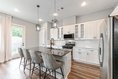 834 Berry Sage Ln, Houston, TX 77022 - photo 2