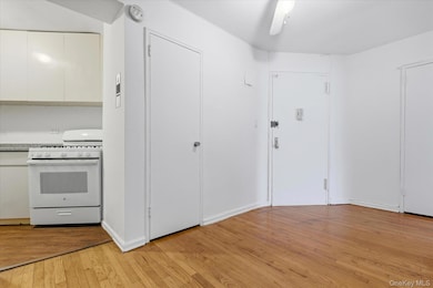 60-11 Broadway unit 4N, Woodside, NY 11377 - photo 6