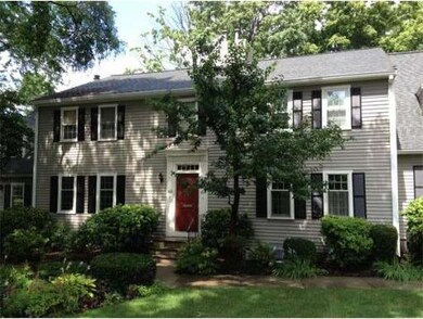 609 Washington St unit 302, Wellesley, MA 02482 - photo 2