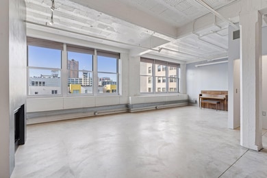 225 9th Street East - Spacecrafting - 0025.jpg