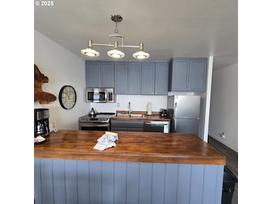 1000 SE Bay Blvd unit D-118, Newport, OR 97365 - photo 4