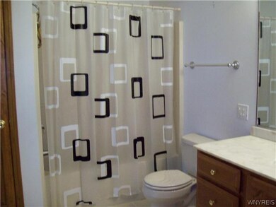 393 E Stenzil St, North Tonawanda, NY 14120 - photo 5