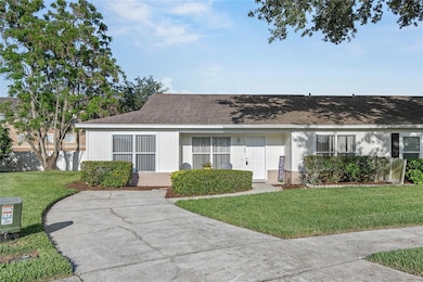 1726 Tropical Ct, Tavares, FL 32778 - photo 2