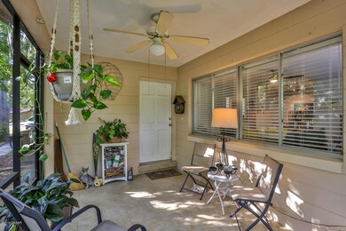 Roomy tiled screened lania