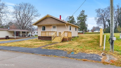 402 Pine St, Madisonville, TN 37354 - photo 2