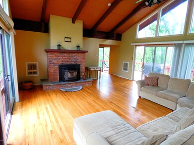 806 Remuda Ct, Hawley, PA 18428 - photo 2