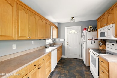 736brookline_louisvillerealestatemedia_0