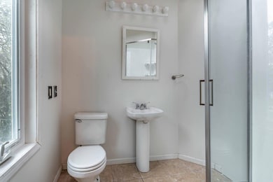 Modern Feeling, Clean Bathroom