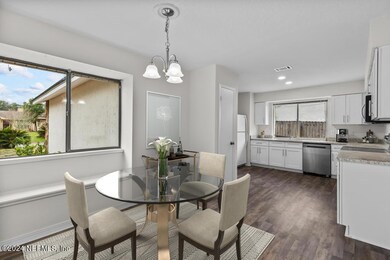 7227 Holiday Hill Cir N, Jacksonville, FL 32216 - photo 3