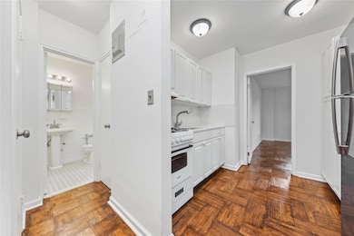 River House unit 4G, Bronx, NY 10471 - photo 6