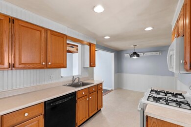 533 Colonial Dr, Portsmouth, NH 03801 - photo 5