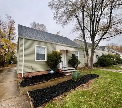 20907 Watson Rd, Maple Heights, OH 44137 - photo 2