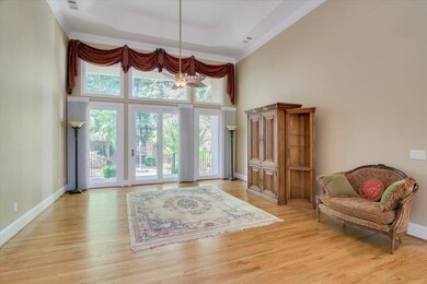 APPOX 20ft CEILING