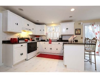 141 Stonecleave Rd, North Andover, MA 01845 - photo 3