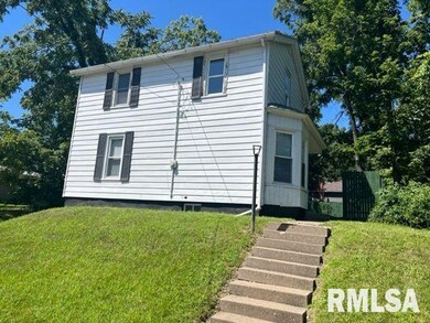 1018 E 18th St, Davenport, IA 52803 - photo 3