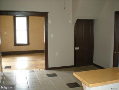 512 S Queen St, Littlestown, PA 17340 - photo 5