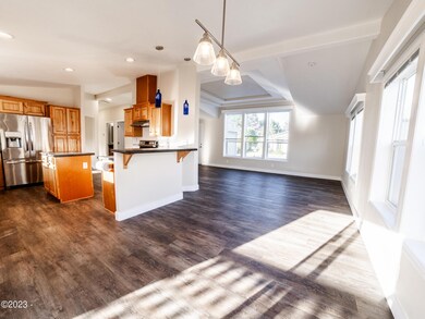 Kitchen & Dining area