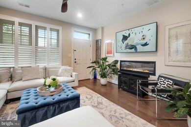 922 Slaters Ln, Alexandria, VA 22314 - photo 5