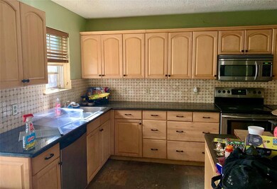 221 Granada Calle St, Granbury, TX 76049 - photo 3