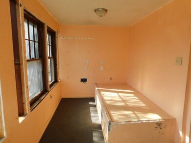 2719 Center St, Des Moines, IA 50312 - photo 5