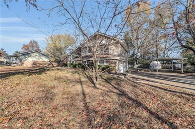 10933 Poplar Ave, Kansas City, MO 64137 - photo 3