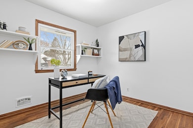 5762 Schutta Rd, Saint Paul, MN 55126 - photo 3