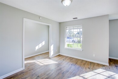 10946 Gulf Valley St, Houston, TX 77075 - photo 6