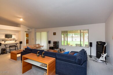 Living Room - 02