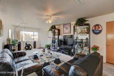 004_Living Room