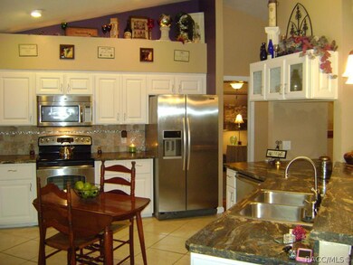 Lg. Eat In S.S. Kitchen