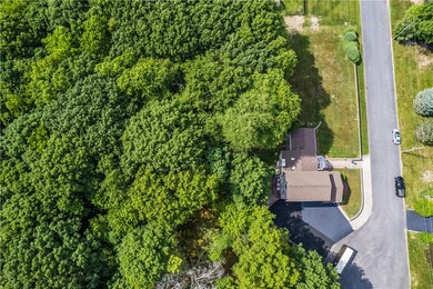 117 Derbyshire Dr, Cranston, RI 02921 - photo 3