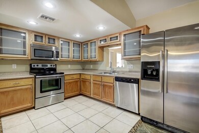 653 E Franklin Ave-12
