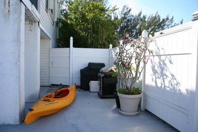 203 Buttonwood 2 029
