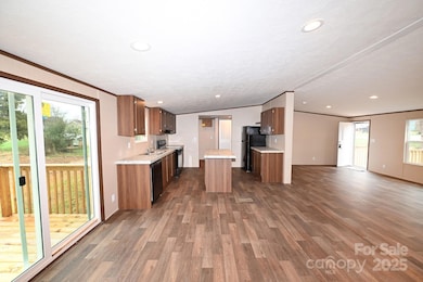 3325 37th Ave NE, Hickory, NC 28601 - photo 4