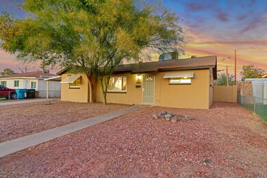 3018 W Lawrence Ln - twilight-2235