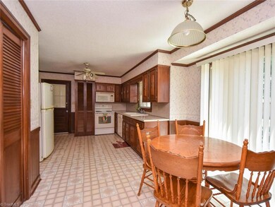 1845 Kenmore Dr, Statesville, NC 28625 - photo 5